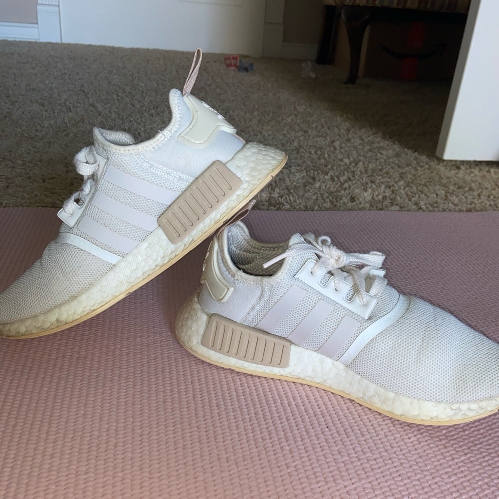 Adidas NMD crème shoes